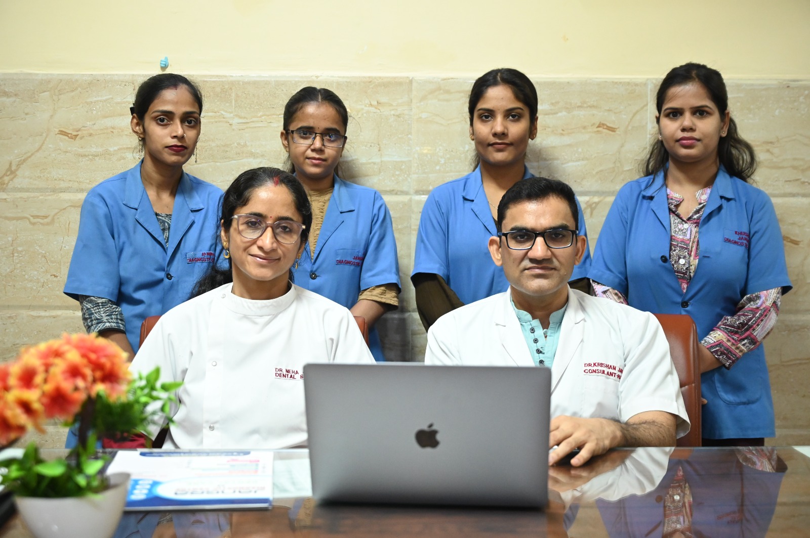 Doctors and clinical nursing assistants gathered around the consultation desk